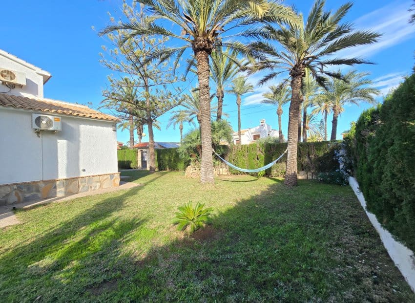 5 slaapkamer Villa te koop in Orihuela Costa met zwembad garage - € 850.000 (Ref: 9398845)