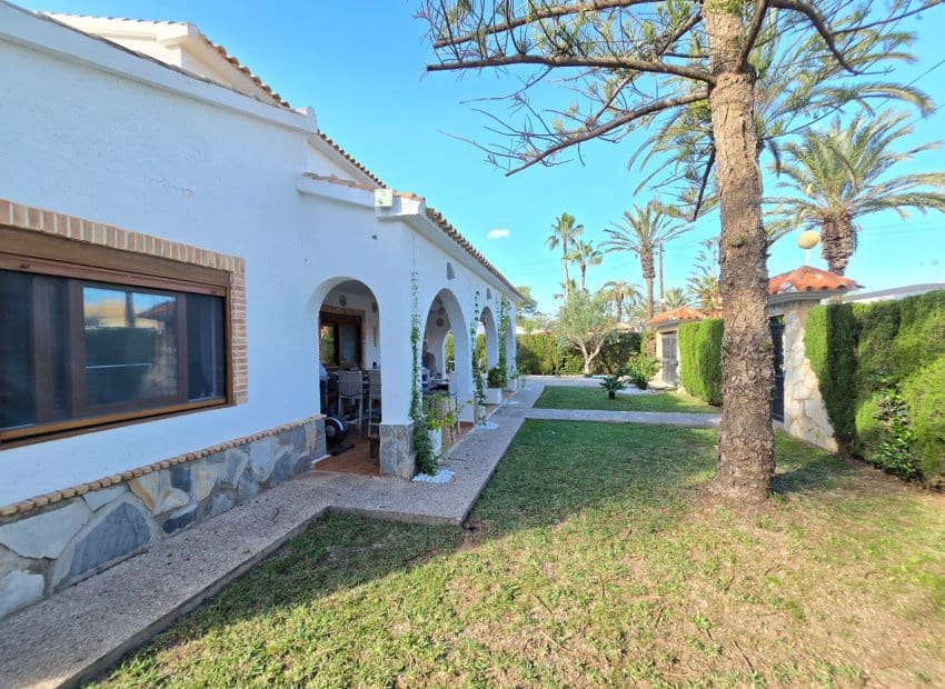 5 slaapkamer Villa te koop in Orihuela Costa met zwembad garage - € 850.000 (Ref: 9398845)