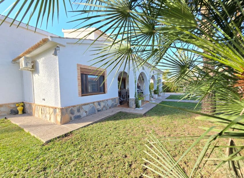 5 slaapkamer Villa te koop in Orihuela Costa met zwembad garage - € 850.000 (Ref: 9398845)