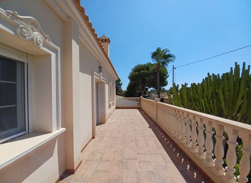 4 bedroom Villa for sale in Cabo Roig with pool - € 910,000 (Ref: 9398846)