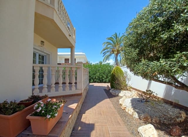 4 bedroom Villa for sale in Cabo Roig, Orihuela with pool - € 910,000 (Ref: 9398846)