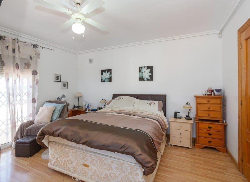 6 chambre Villa/Maison à vendre à Los Balcones avec piscine - 610 000 € (Ref: 9398847)