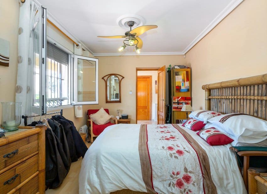 6 chambre Villa/Maison à vendre à Los Balcones avec piscine - 610 000 € (Ref: 9398847)