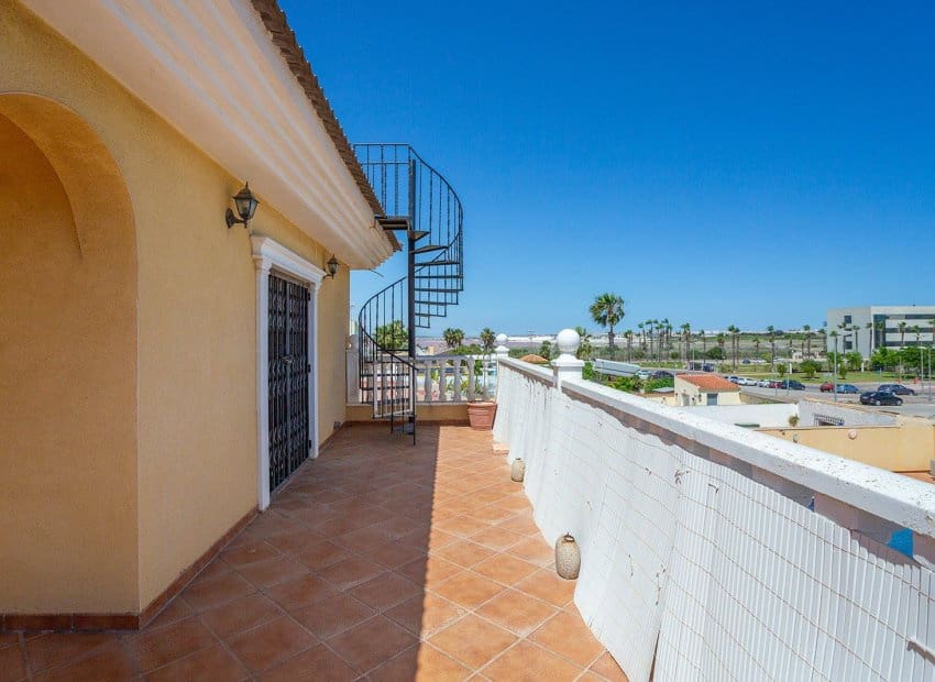 6 chambre Villa/Maison à vendre à Los Balcones avec piscine - 610 000 € (Ref: 9398847)