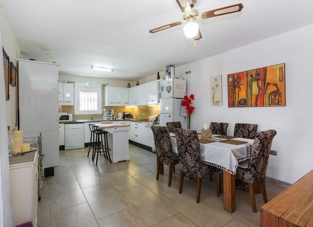 6 chambre Villa/Maison à vendre à Los Balcones avec piscine - 610 000 € (Ref: 9398847)