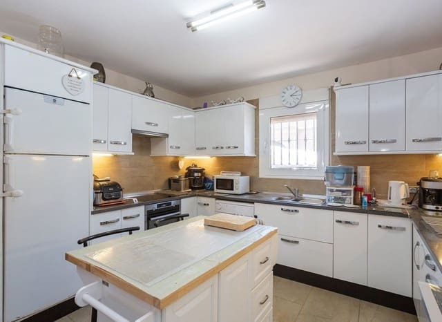 6 chambre Villa/Maison à vendre à Los Balcones avec piscine - 610 000 € (Ref: 9398847)