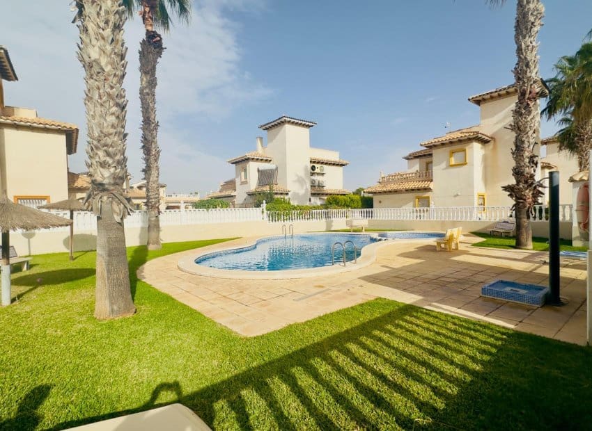 2 sovrum Semi-fristående Villa till salu i La Regia med pool - 230 000 € (Ref: 9398848)