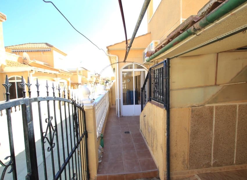 2 makuuhuone Bungalow myytävänä paikassa Los Balcones - 135 000 € (Ref: 9403692)