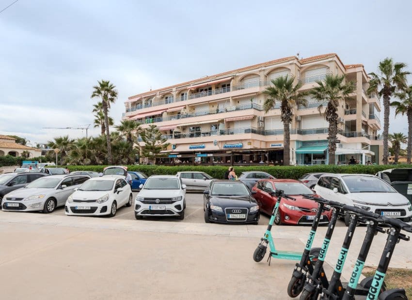 2 bedroom Apartment for sale in Orihuela Costa with pool - € 380,000 (Ref: 9403701)