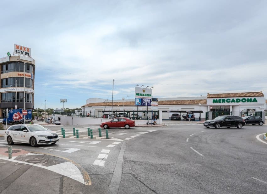 2 bedroom Apartment for sale in Orihuela Costa with pool - € 380,000 (Ref: 9403701)