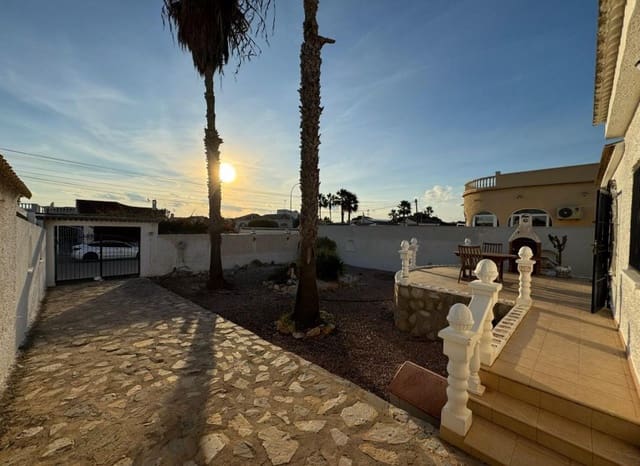 2 bedroom Townhouse for sale in San Luis, Torrevieja - € 289,000 (Ref: 9408189)