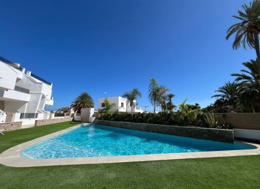 3 quarto Penthouse para venda em San Pedro del Pinatar com piscina - 355 000 € (Ref: 9409848)