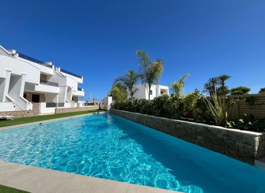 3 quarto Penthouse para venda em San Pedro del Pinatar com piscina - 355 000 € (Ref: 9409848)