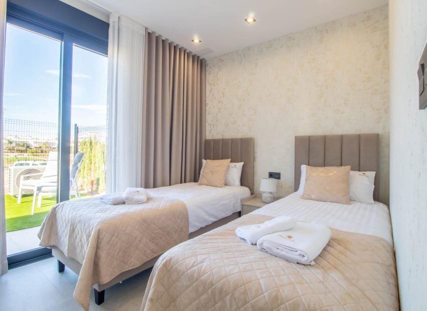 3 sovrum Bungalow till salu i Orihuela Costa med pool - 395 000 € (Ref: 9417622)