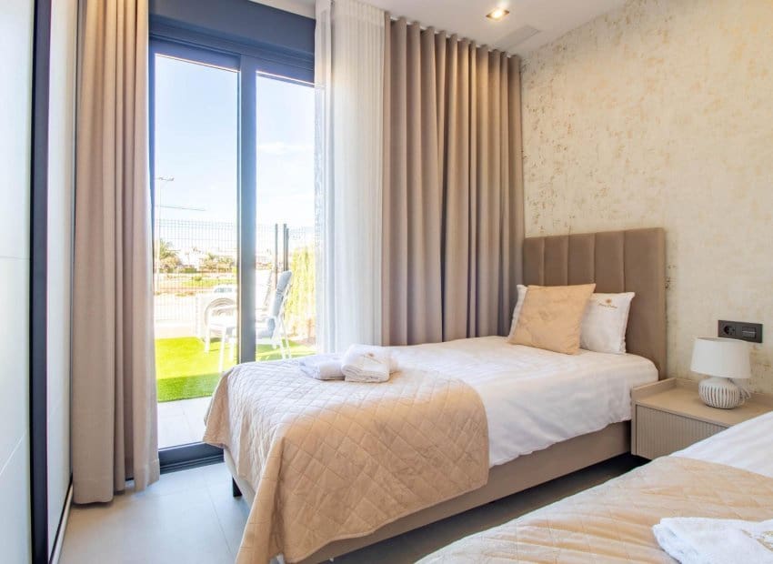 3 sovrum Bungalow till salu i Orihuela Costa med pool - 395 000 € (Ref: 9417622)