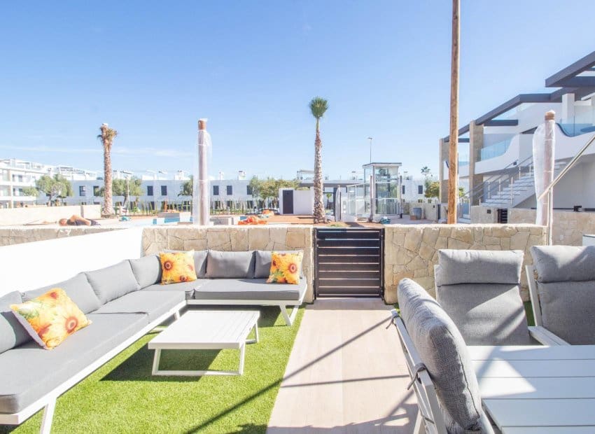 3 sovrum Bungalow till salu i Orihuela Costa med pool - 395 000 € (Ref: 9417622)