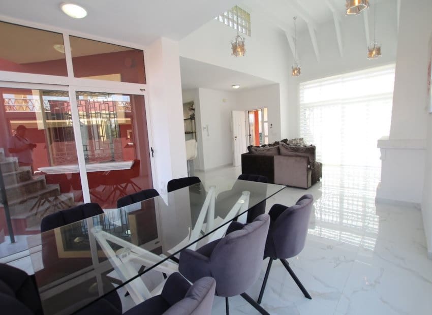 6 sovrum Villa till salu i Lo Crispin med pool - 395 000 € (Ref: 9417624)