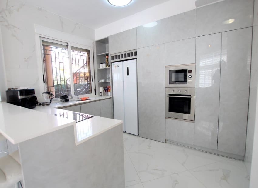 6 sovrum Villa till salu i Lo Crispin med pool - 395 000 € (Ref: 9417624)