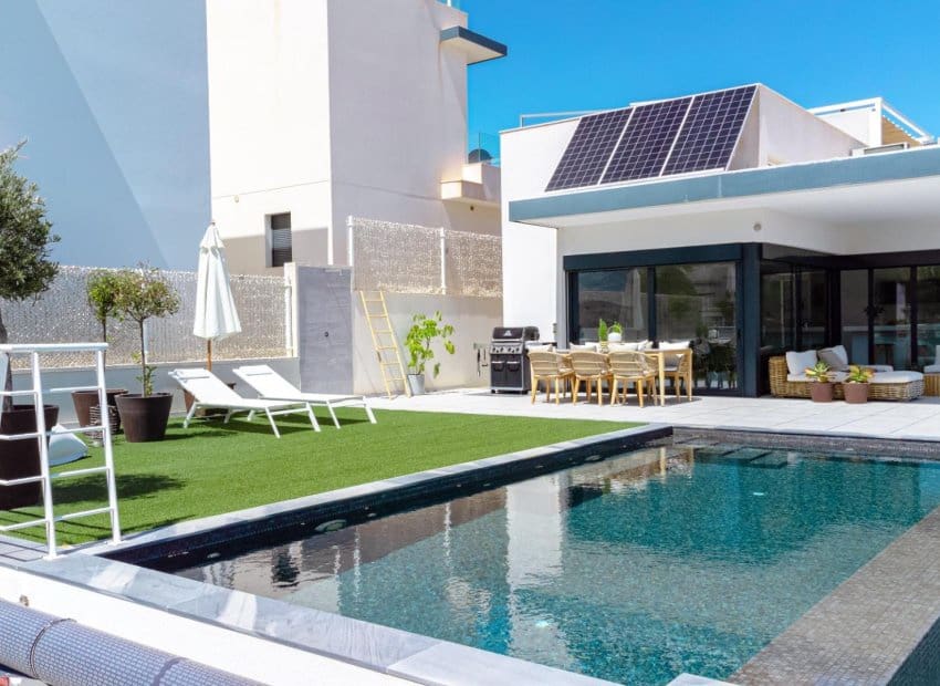 5 soveværelse Villa til salg i San Miguel de Salinas med swimmingpool - € 780.000 (Ref: 9417625)