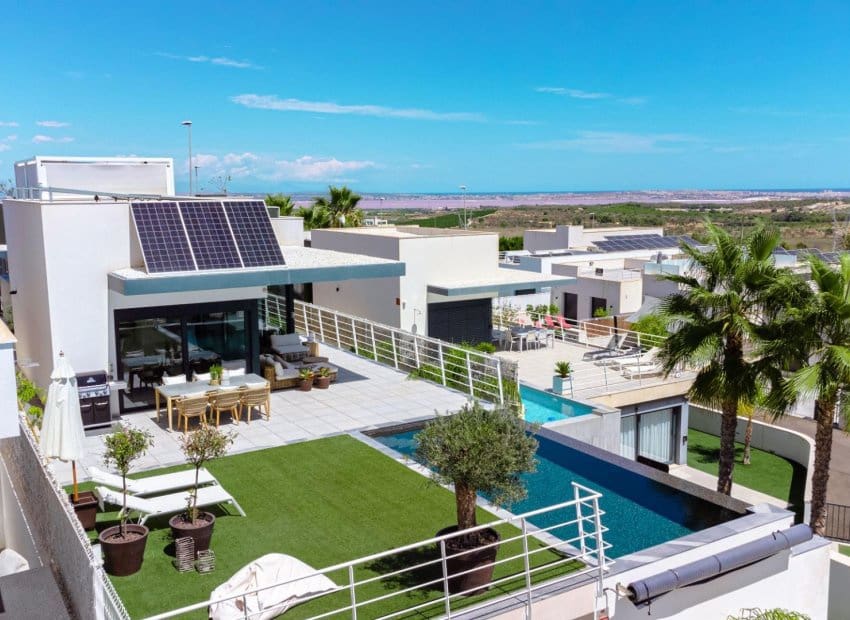 5 soveværelse Villa til salg i San Miguel de Salinas med swimmingpool - € 780.000 (Ref: 9417625)