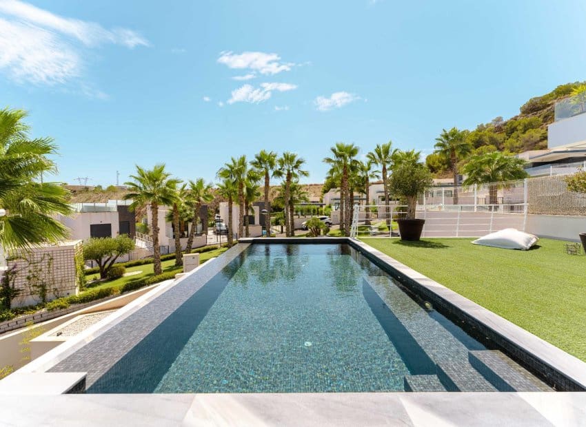 5 soveværelse Villa til salg i San Miguel de Salinas med swimmingpool - € 780.000 (Ref: 9417625)