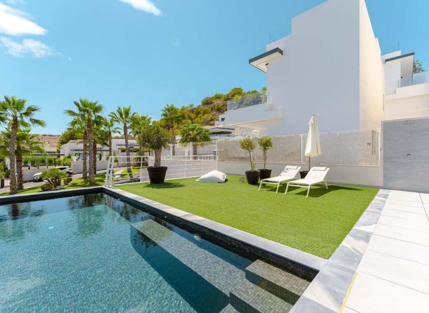 5 soveværelse Villa til salg i San Miguel de Salinas med swimmingpool - € 780.000 (Ref: 9417625)