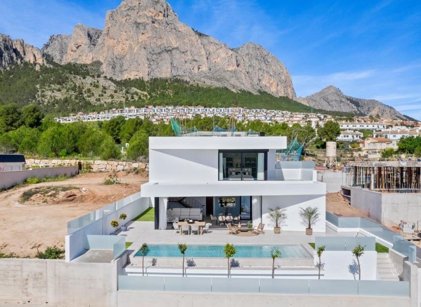 3 bedroom Villa for sale in Polop with pool - € 860,000 (Ref: 9417627)