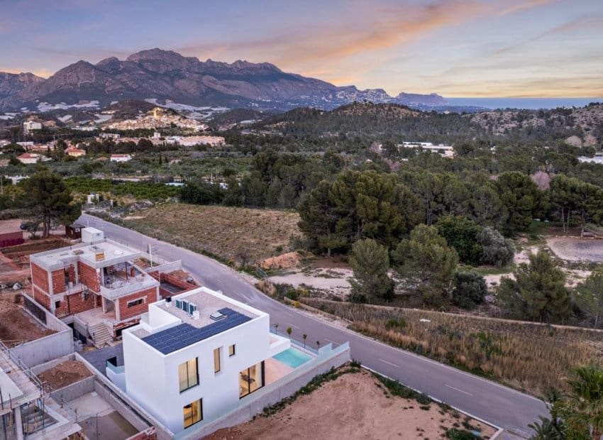 3 bedroom Villa for sale in Polop with pool - € 860,000 (Ref: 9417627)