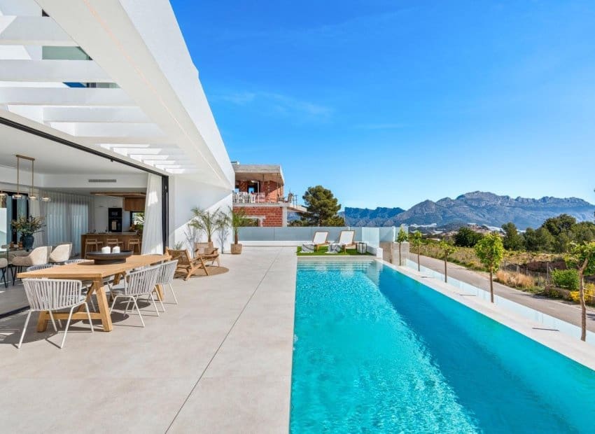 3 bedroom Villa for sale in Polop with pool - € 860,000 (Ref: 9417627)