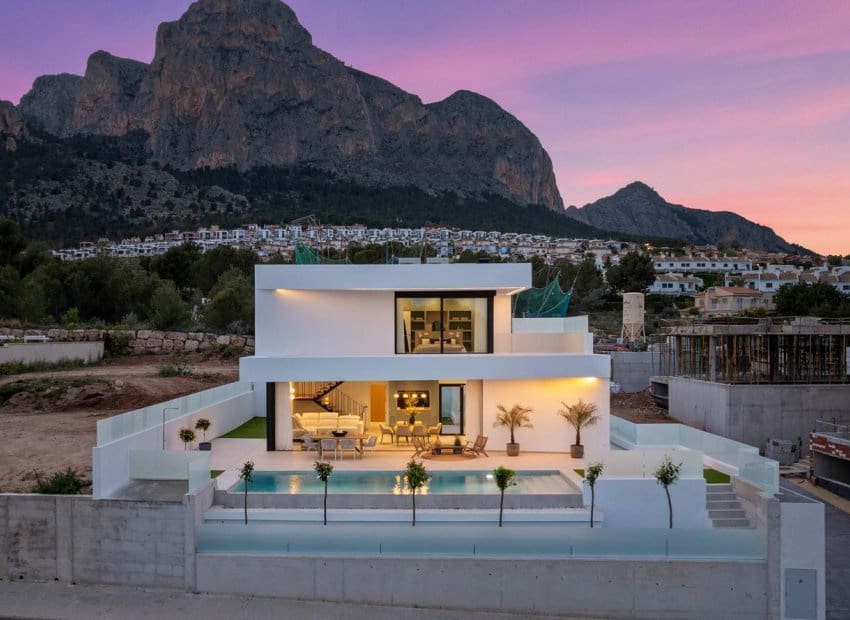 3 bedroom Villa for sale in Polop with pool - € 860,000 (Ref: 9417627)