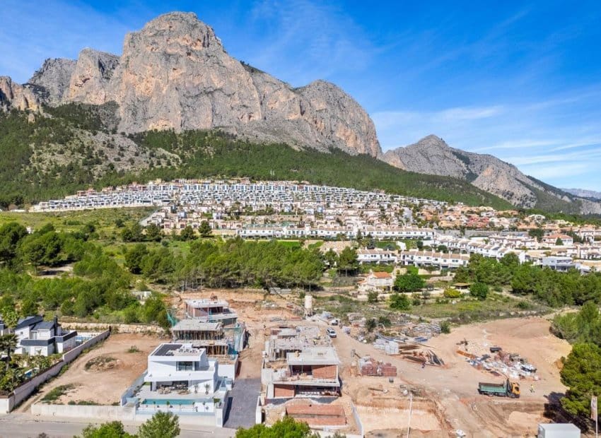 3 bedroom Villa for sale in Polop with pool - € 860,000 (Ref: 9417627)