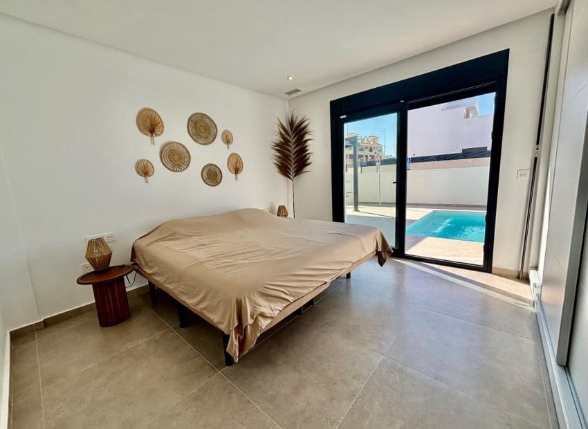 3 bedroom Villa for sale in Rojales with pool - € 472,913 (Ref: 9417629)