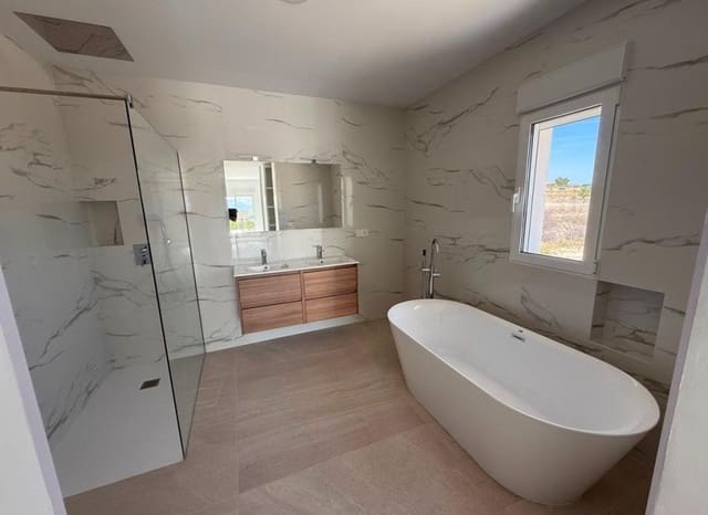 3 soveværelse Villa til salg i Pinoso med swimmingpool - € 356.000 (Ref: 9417630)