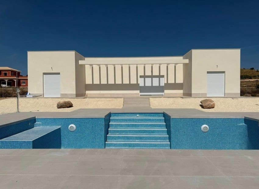 3 bedroom Villa for sale in Pinoso with pool - € 356,000 (Ref: 9417630)