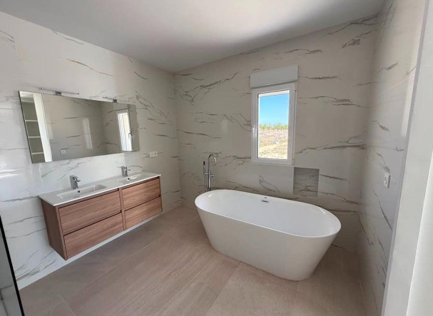 3 bedroom Villa for sale in Pinoso with pool - € 356,000 (Ref: 9417630)