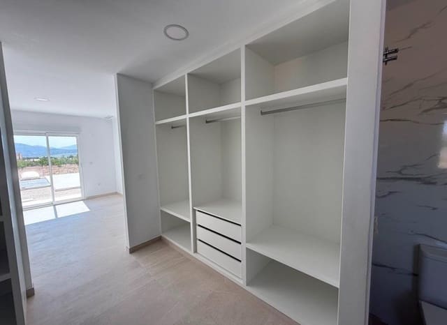 3 soveværelse Villa til salg i Pinoso med swimmingpool - € 356.000 (Ref: 9417630)