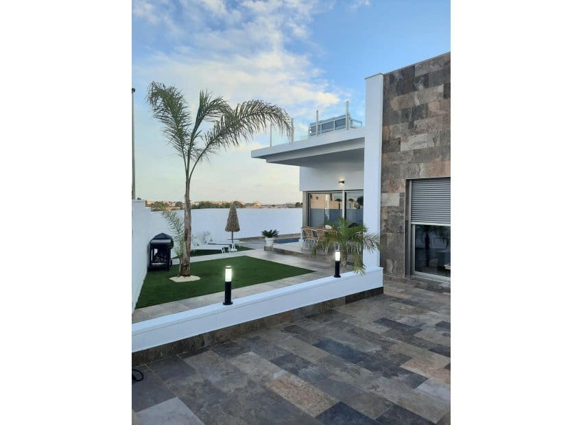 3 bedroom Villa for sale in Orihuela Costa with pool - € 489,000 (Ref: 9417632)