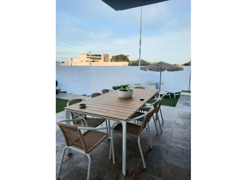 3 bedroom Villa for sale in Orihuela Costa with pool - € 489,000 (Ref: 9417632)