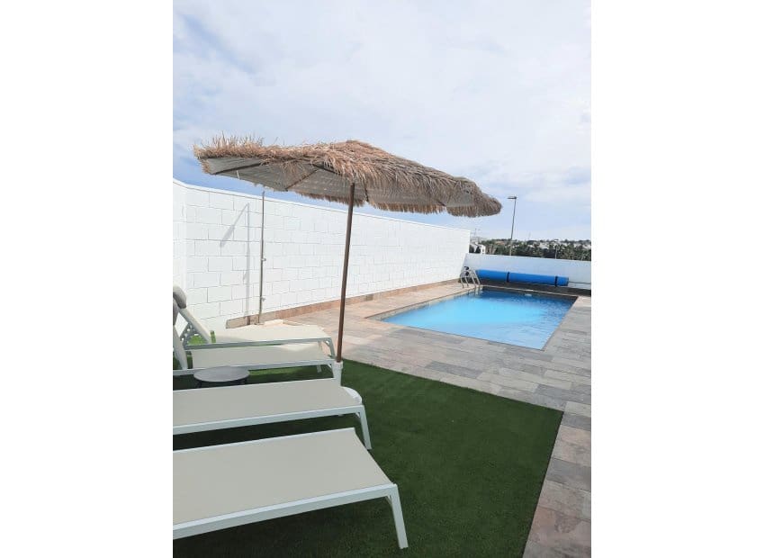 3 bedroom Villa for sale in Orihuela Costa with pool - € 489,000 (Ref: 9417632)