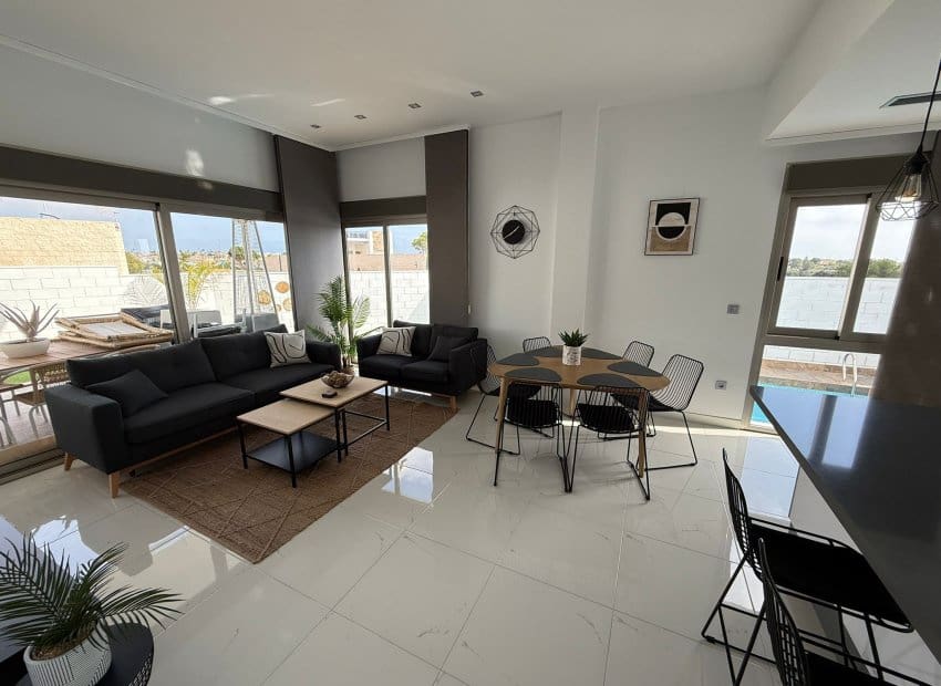 3 bedroom Villa for sale in Orihuela Costa with pool - € 489,000 (Ref: 9417632)