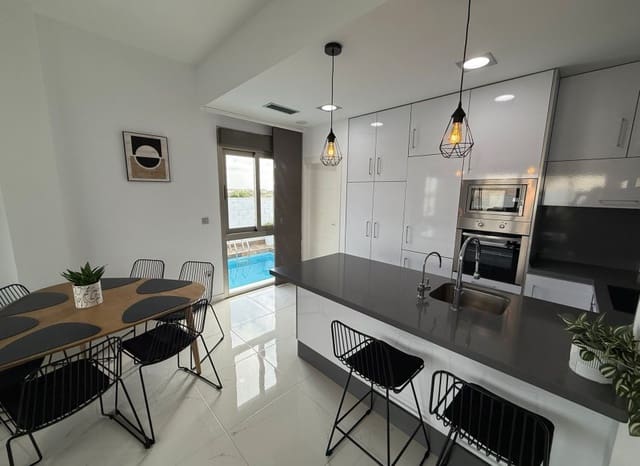 Chalet de 3 habitaciones en Orihuela Costa, Orihuela en venta con piscina - 489.000 € (Ref: 9417632)