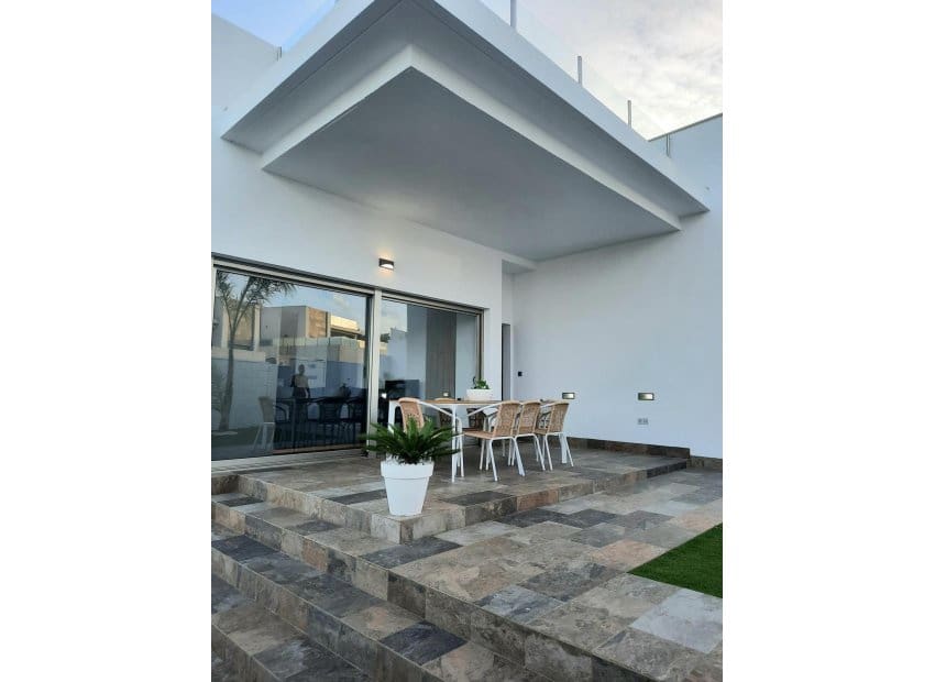 3 bedroom Villa for sale in Orihuela Costa with pool - € 489,000 (Ref: 9417632)