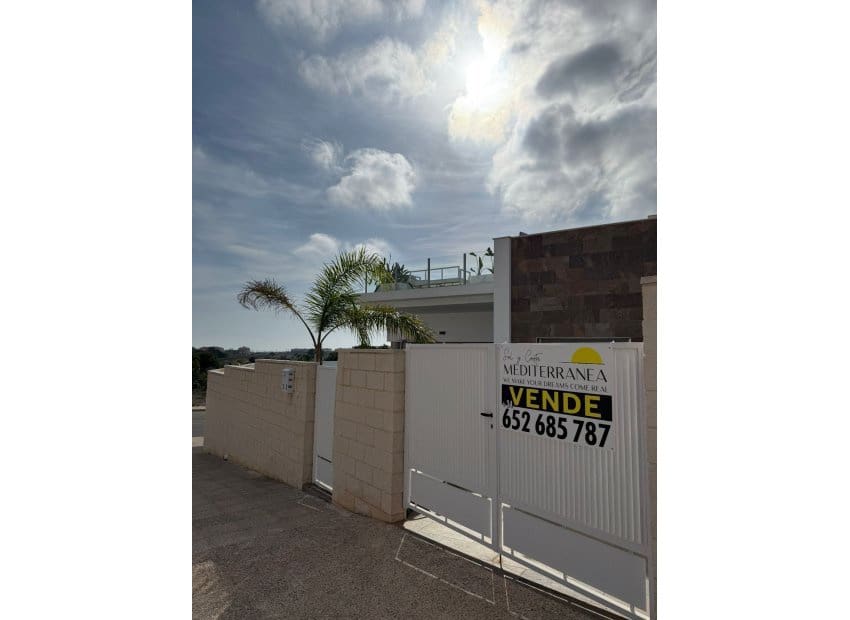 3 bedroom Villa for sale in Orihuela Costa with pool - € 489,000 (Ref: 9417632)