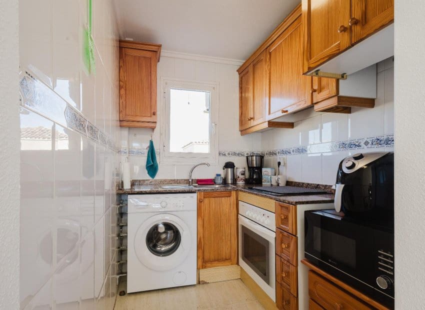 2 sypialnia Bungalow na sprzedaż w Torrevieja z basenem - 139 900 € (Ref: 9417634)