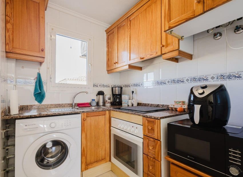 2 sypialnia Bungalow na sprzedaż w Torrevieja z basenem - 139 900 € (Ref: 9417634)