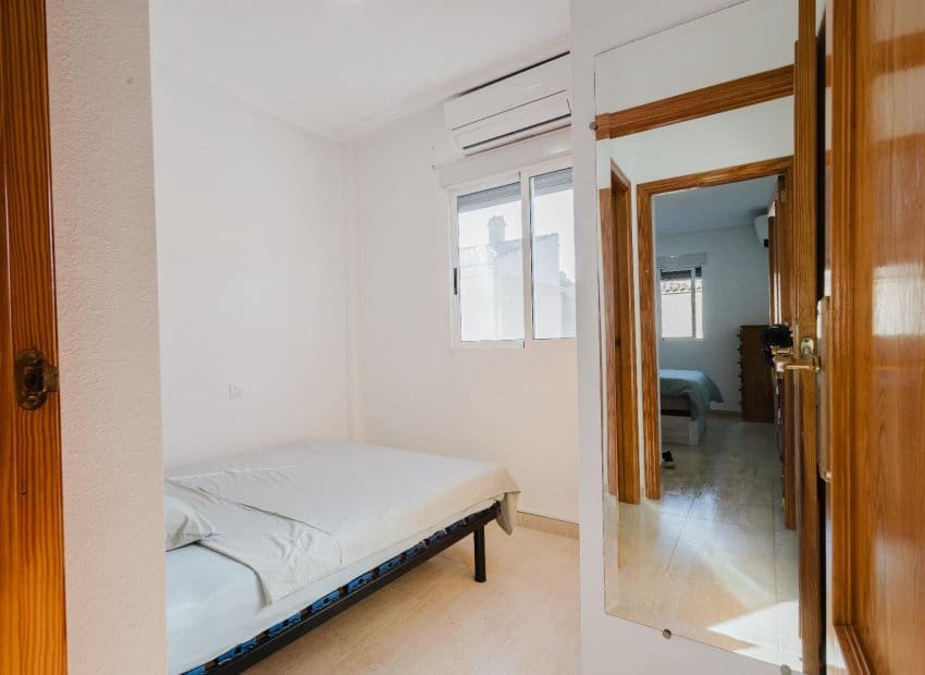 2 sypialnia Bungalow na sprzedaż w Torrevieja z basenem - 139 900 € (Ref: 9417634)