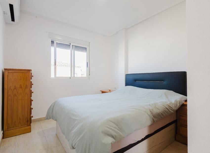 2 sypialnia Bungalow na sprzedaż w Torrevieja z basenem - 139 900 € (Ref: 9417634)