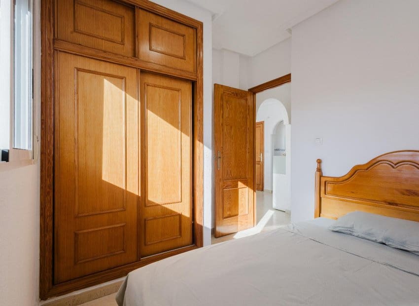 2 sypialnia Bungalow na sprzedaż w Torrevieja z basenem - 139 900 € (Ref: 9417634)