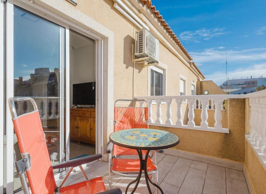 2 sypialnia Bungalow na sprzedaż w Torrevieja z basenem - 139 900 € (Ref: 9417634)