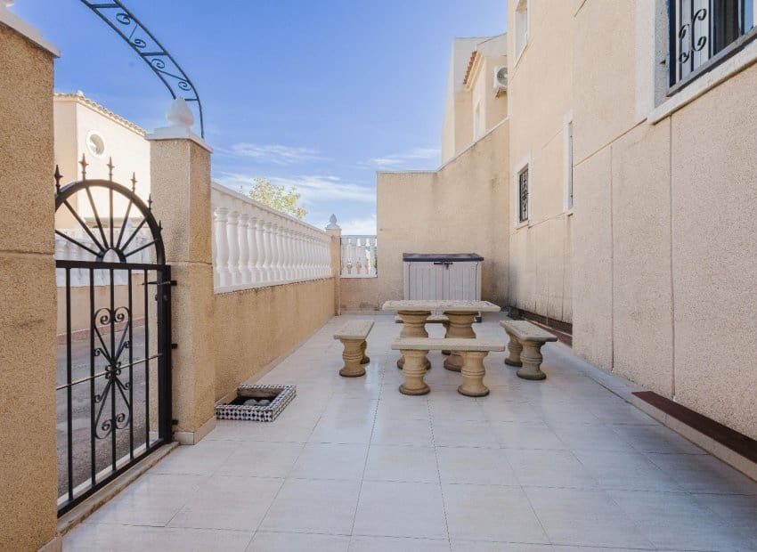 2 sypialnia Bungalow na sprzedaż w Torrevieja z basenem - 139 900 € (Ref: 9417634)